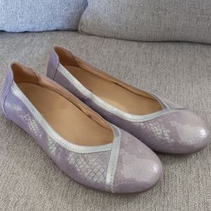 VIONIC Carroll Flats